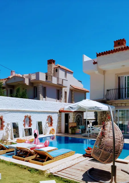 Naz Konak Alaçatı Havuzlu Otel