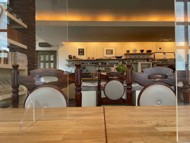 Cafe & Gallery La Seine