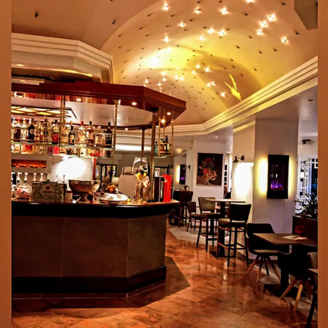 Restaurant & Bar Pazzo