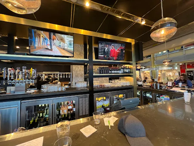 Legal Sea Foods - Reagan National Airport