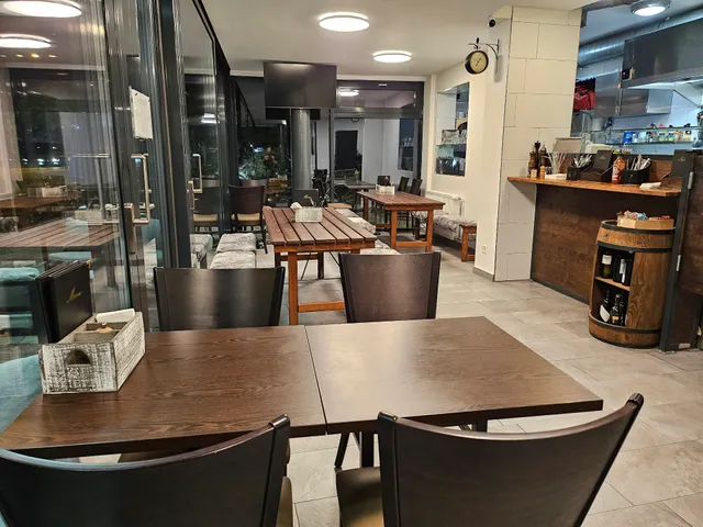 Pizzeria & Pizzakurier Rucola