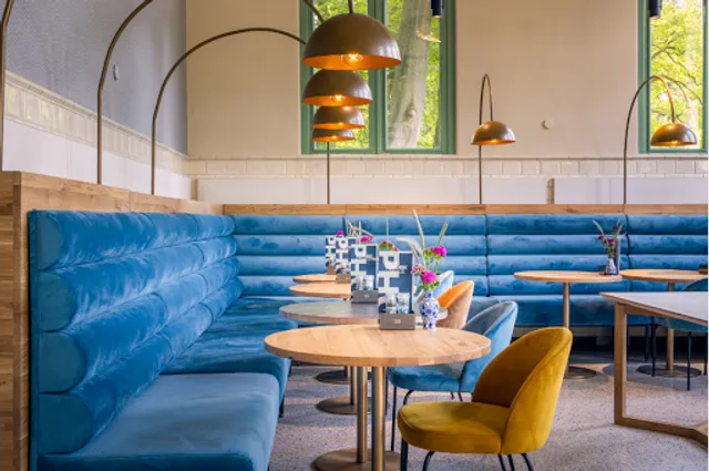 Grand café prins Hendrik garage