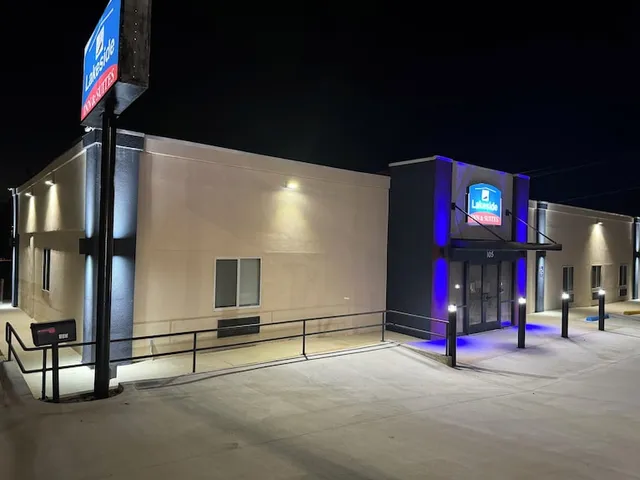 Lakeside Inn & Suites