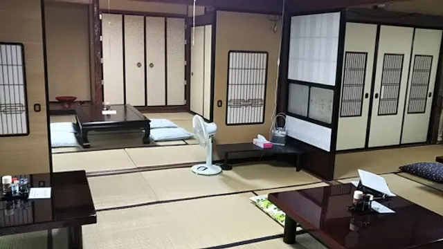 御食事処 泳（およぐ）