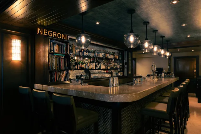 Clive's Classic Lounge