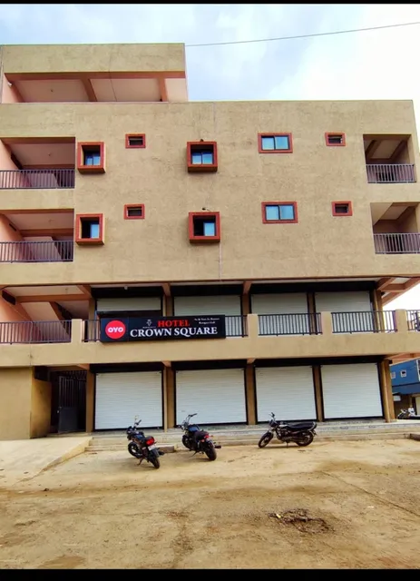 OYO Flagship Hotel Crown Square