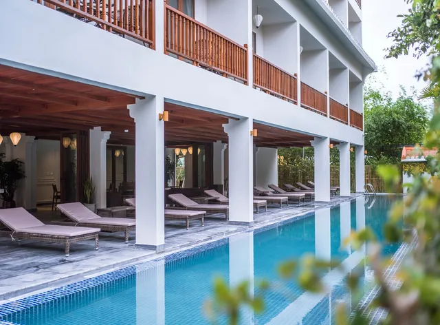 Vinh Hung Old Town Hotel