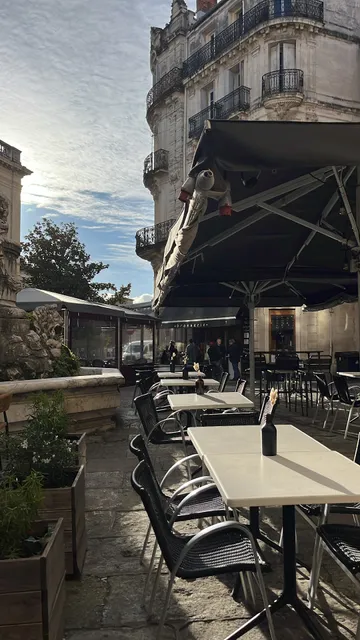 MAMY, Restaurant & Bar