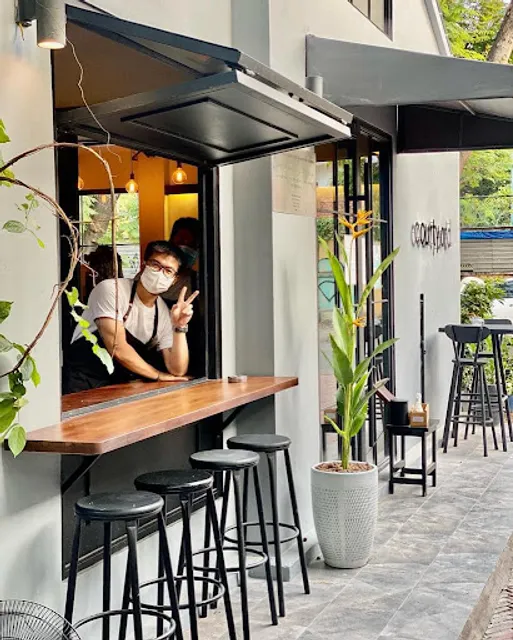 MAD Wine Bar & Eatery