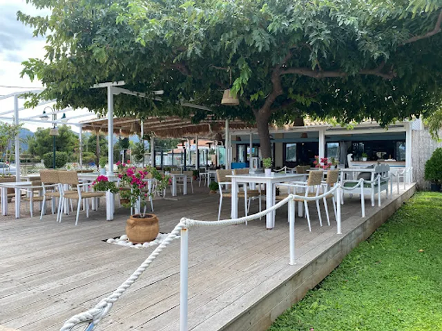 Ψαροταβέρνα Ο Φάρος Faros Fish Tavern