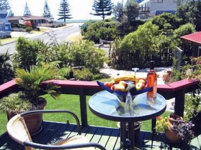 Moanarua Beach Cottage