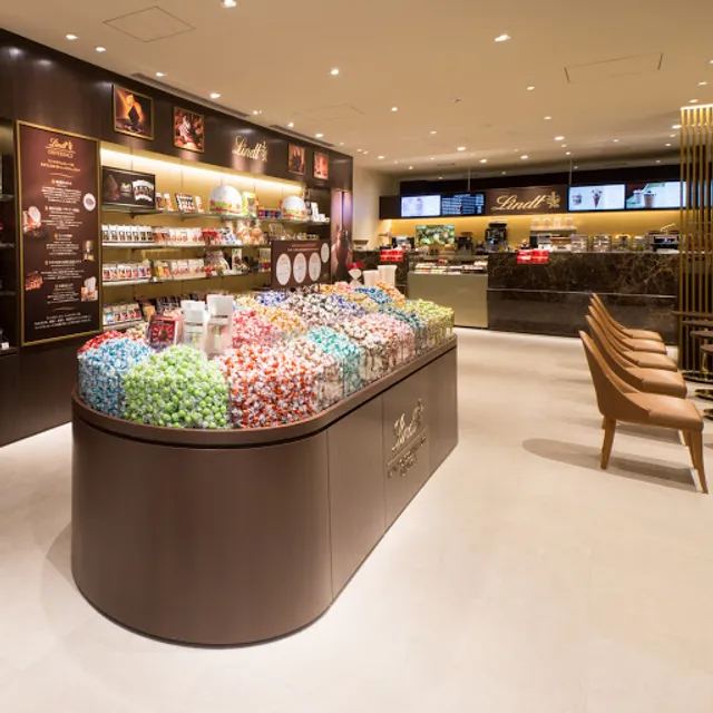 Lindt Chocolat Boutique & Café - Kyoto Shijo-dori shop