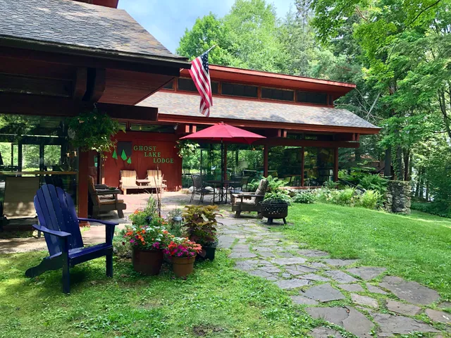 Ghost Lake Lodge