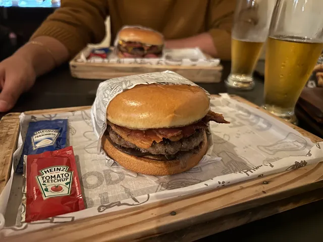Bar Calhambeque - porções, hamburguer artesanal, drinks e happy hour