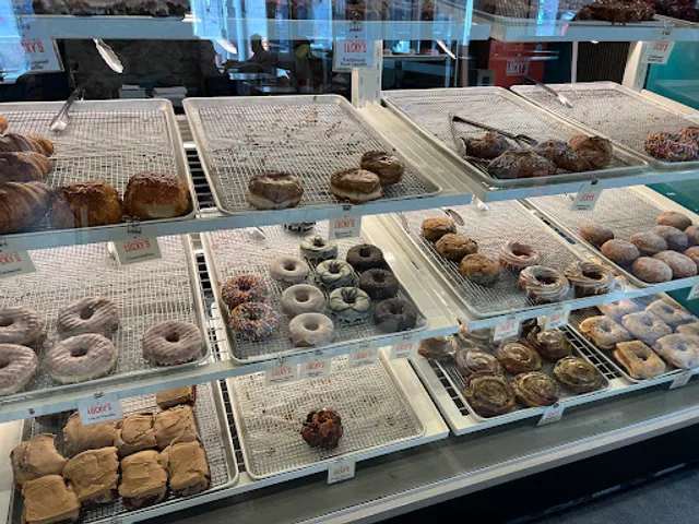 49th Parallel Café & Lucky’s Doughnuts - McGill