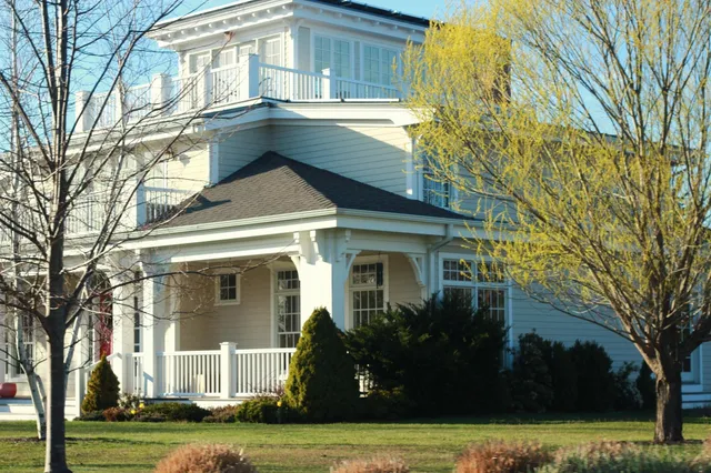 Candle Lite Inn & Guest House