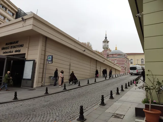 Marmaray Sirkeci Metro İstasyonu Güney (Cağaloğlu) Girişi