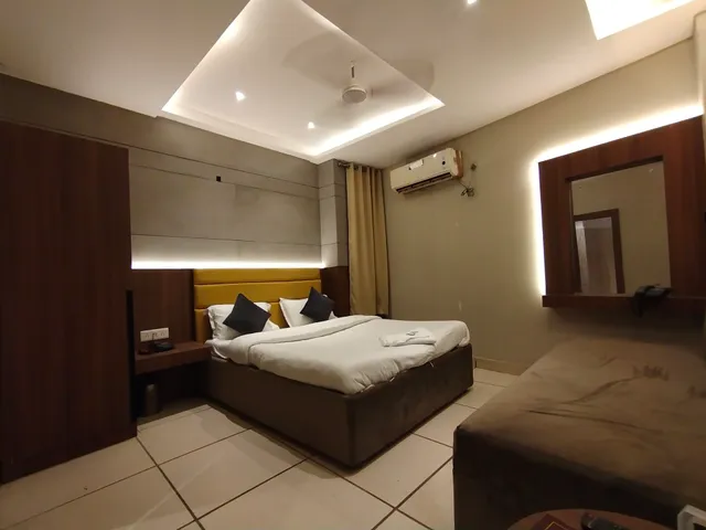 Hotel Gagan Eco - Mall Road Kanpur