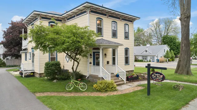 Captain Bell House Bed & Breakfast