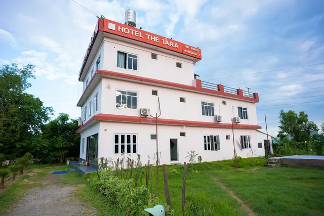 Hotel The Tara and party palace होटल द तारा