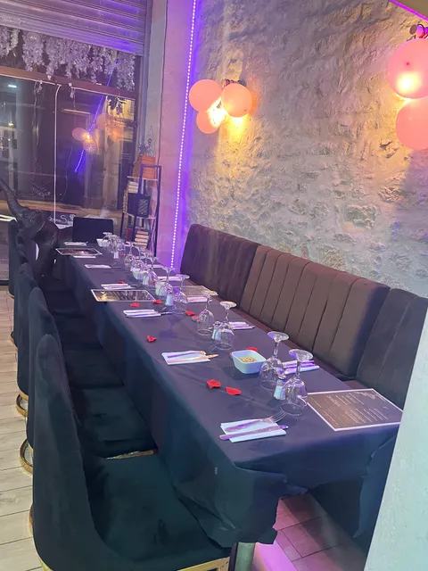 LA BONNE SAUCE RESTAURANT