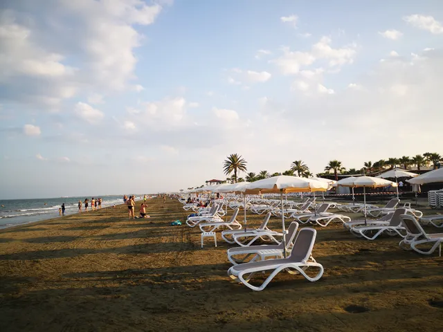Makenzy Beach (Λάρνακας)