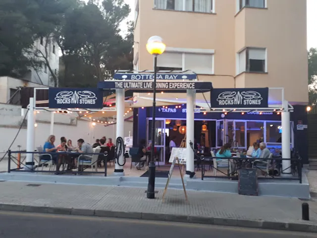 BOTTEGA BAY Rocks hot Stones. Carnes and pizza artesano