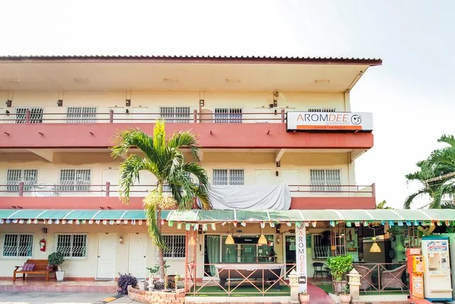 Aromdee Apartment