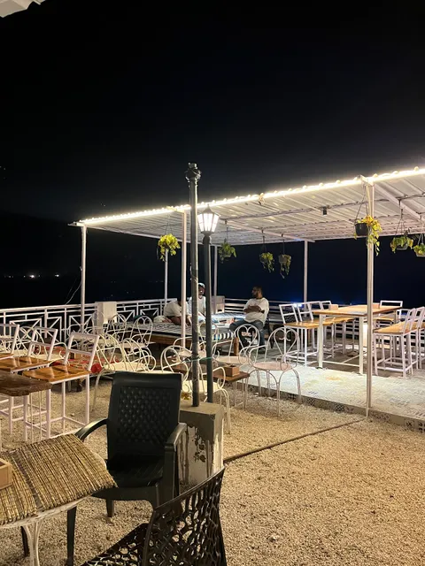 Spontrail Hostel & Cafe