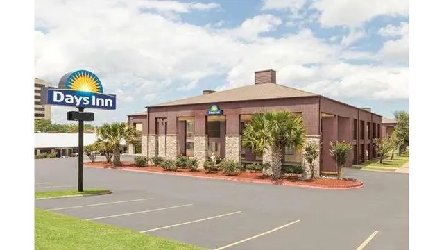 Days Inn by Wyndham College Station University Drive