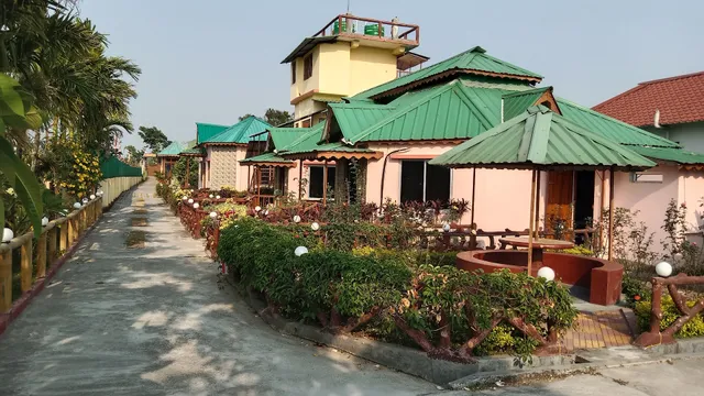 Resort Gorumara Riverside