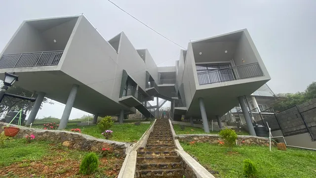 Hill Monk - Dazzling Vega Resort Vagamon