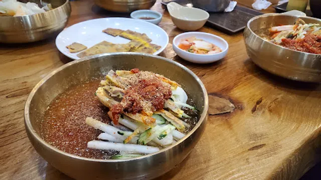 Hwangpo Naengmyeon