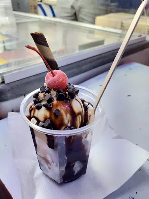 মেট্রো ডেয়ারি আইসক্রিম পার্লার Metro Dairy Ice Cream Parlour