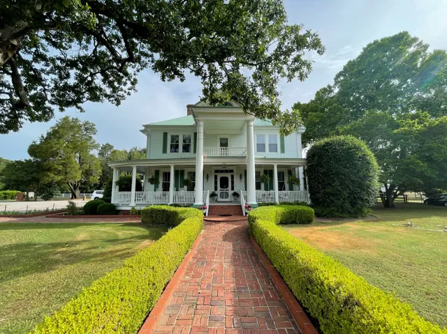 Annie's Inn Bed & Breakfast