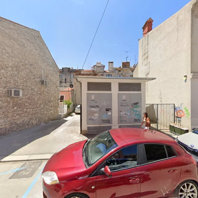 Fran Center Apartments (Square)