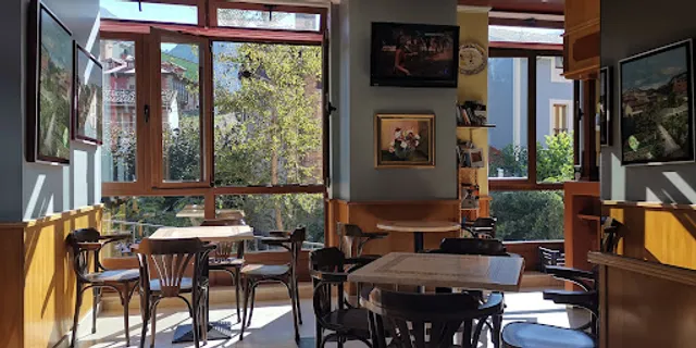 Panadería Confitería El Desquite