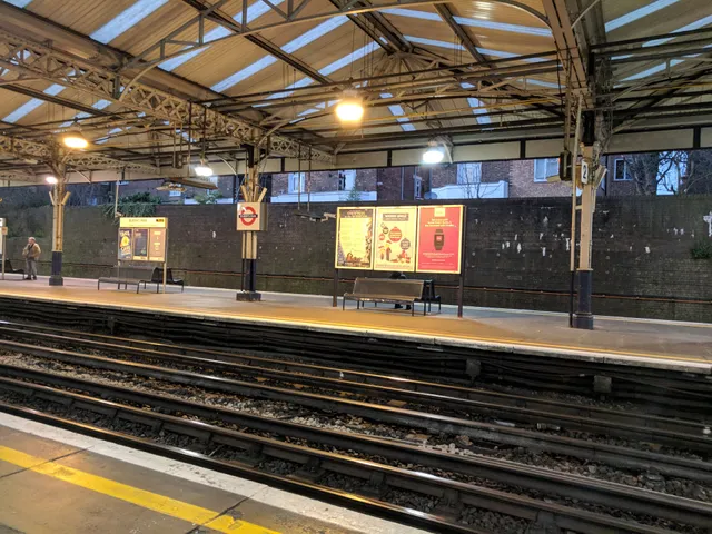 Queen's Park station
