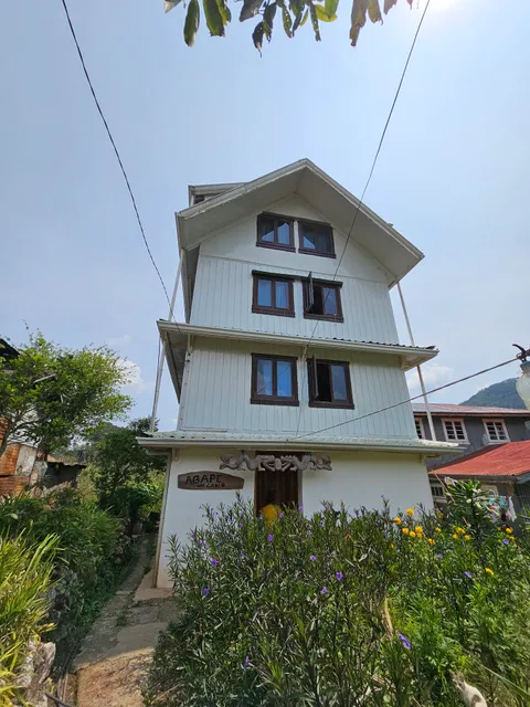 Agape Log Cabin (White House)/ Now Bugnay Lodging Home