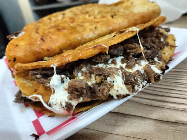 La Patrona Birria y Tacos