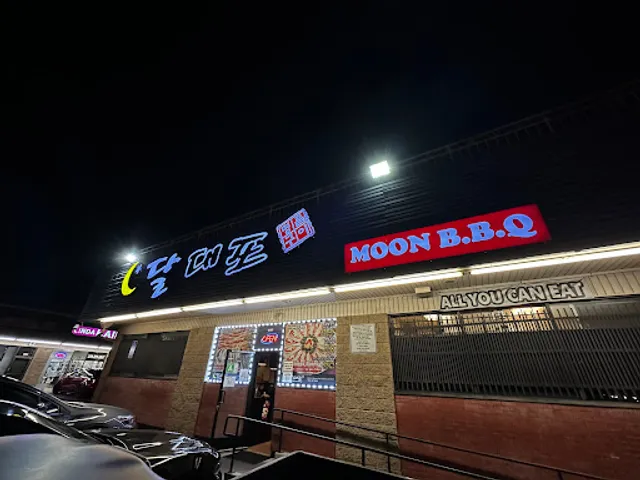 moon bbq