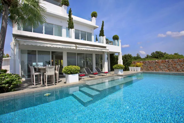 7th Heaven Beach Front Villa