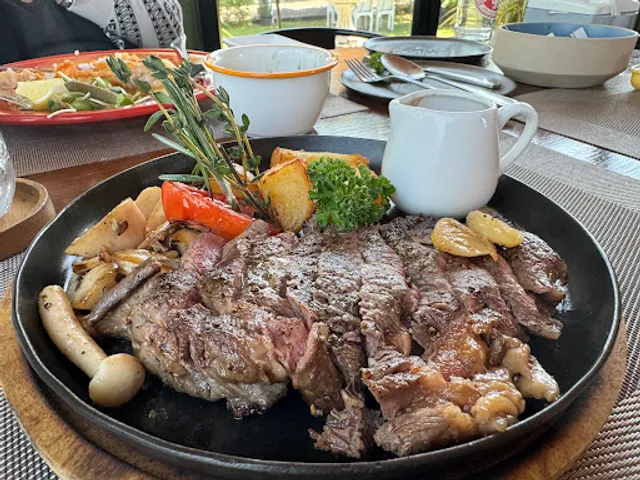 Son's Day Steakhouse N Slow hang out