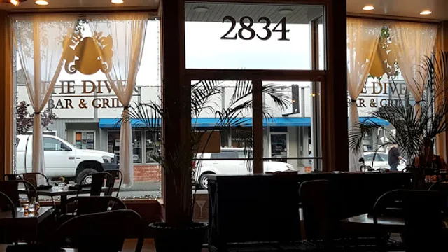 Diver Bar & Grill