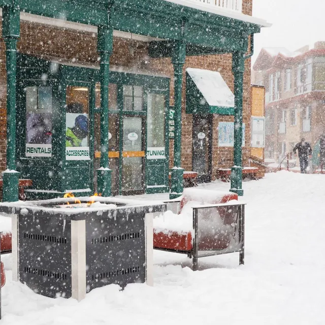 Slopeside Sports - Ski and Snowboard Rentals