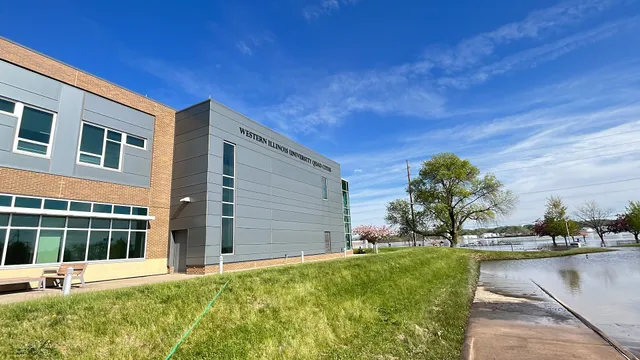 Western Illinois University - Quad Cities