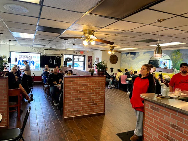 Mauricio’s Pizza & Grill