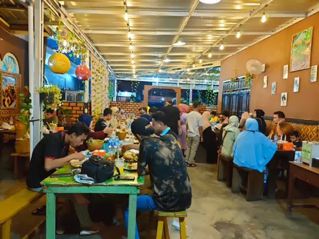 Ayam Kremes Pak Gendut