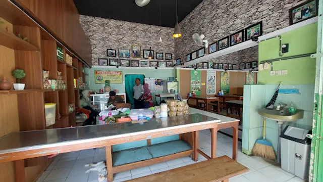 Warung Nasi Pecel Yu Gembrot