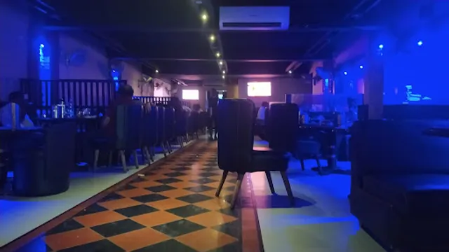 London Bar, Raipur